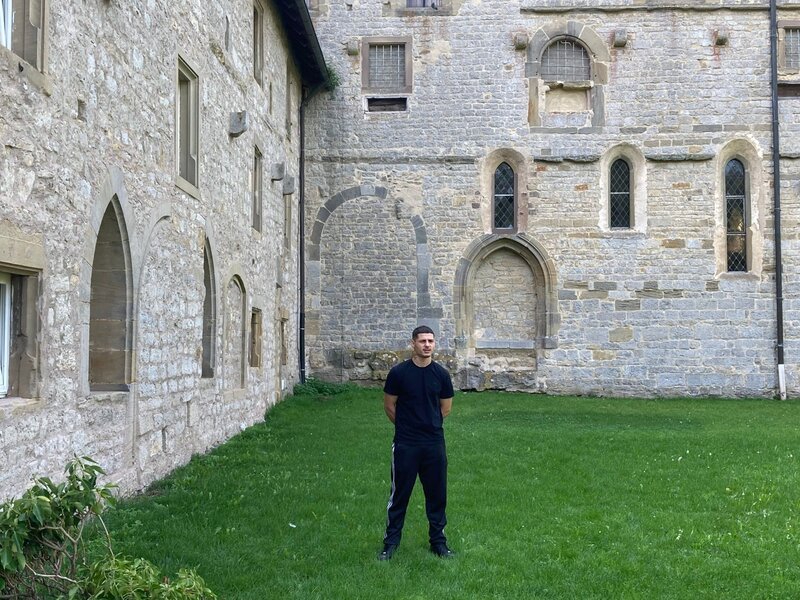 Pavlo verbüßt seine Haft in freien Vollzug in einem ehemaligen Kloster. – Bild: Christine Walter /​ BR /​ BR/​Christine Walter