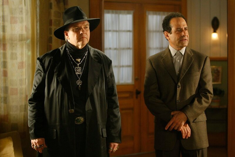 L-R: Reverend Hadley Jorgensen (Meat Loaf), Adrian Monk (Tony Shalhoub) – Bild: Warner TV Serie