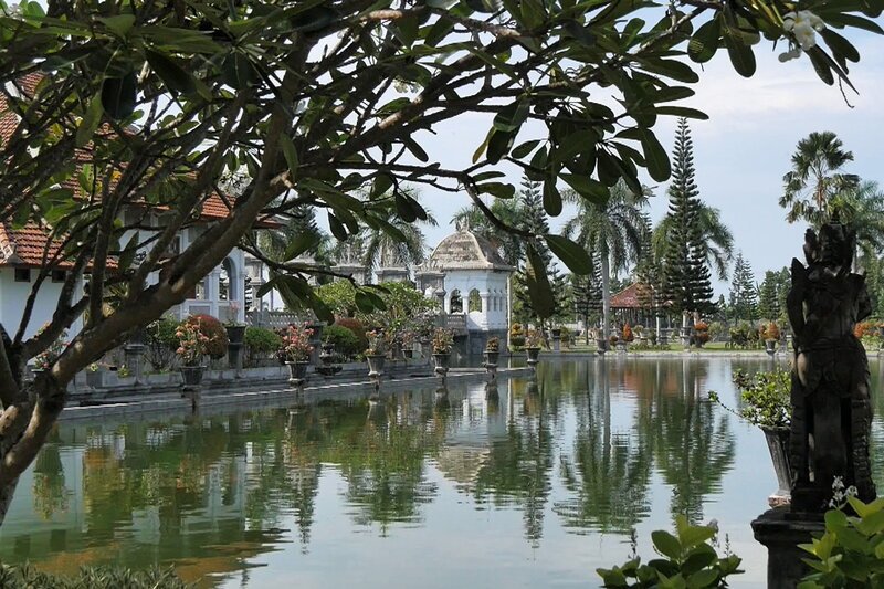 Magische Gärten Taman Ujung, Indonesien Folge 1 Taman Ujung SRF/​Bo Travail – Bild: SRF1