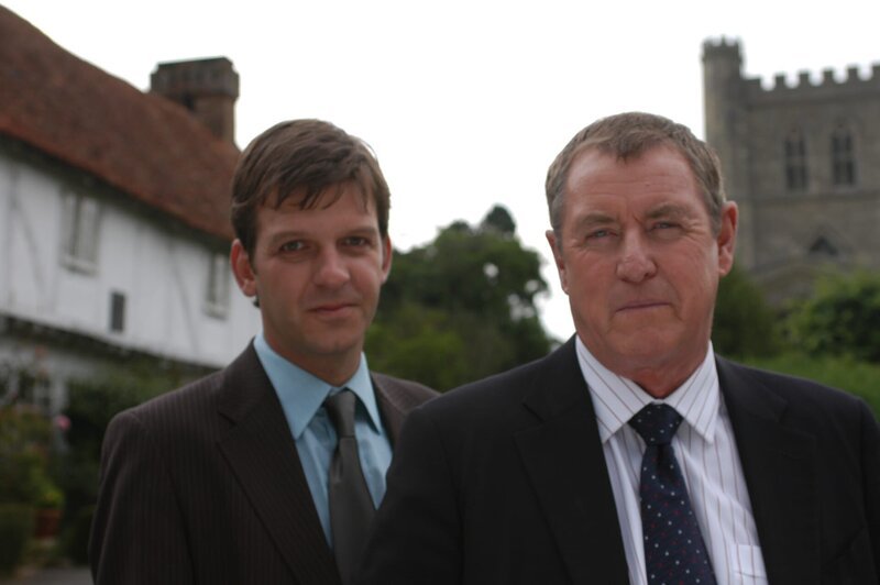 Barnaby (John Nettles) und sein Assistent Constable Jones (l.: Jason Hughes). – Bild: ZDF und All3Media International/​All3Media International