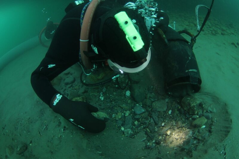 Underwater dredger digging through cobble. – Bild: Discovery Networks