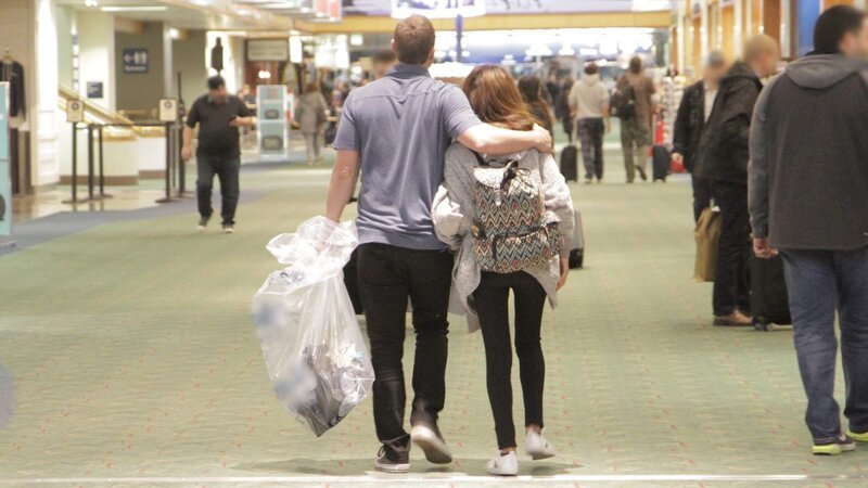 Corey and Evelin walk towards security at the airport. – Bild: Discovery Communications, LLC