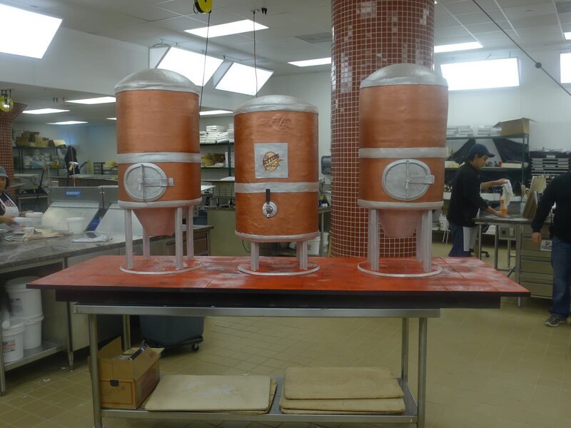 Wide shot of finished beer cake. – Bild: Copyright: Discovery Communications, Inc. – Promote program, network, DCL and DCL affiliated businesses in all media throughout the world in perpetuity