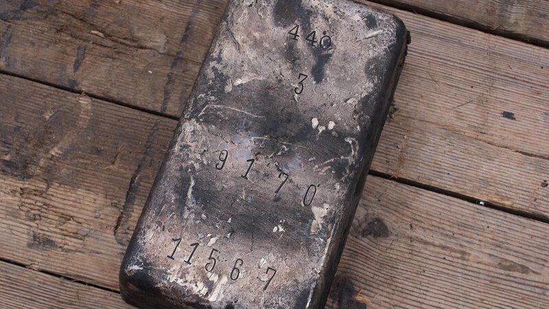 The ingots retrieved from the shipwreck all have important number engravings that help identify them as part of the shipÕs original cargo. – Bild: For merchandising, publishing & ancillary products, check talent contract, appearance & property releases.