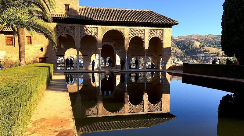 Der maurische Palast Alhambra in Granada. – Bild: ZDF und rbb/​Stephan Düfel.