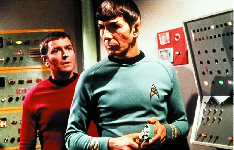 Spock (Leonard Nimoy, r.) – Bild: SYFY