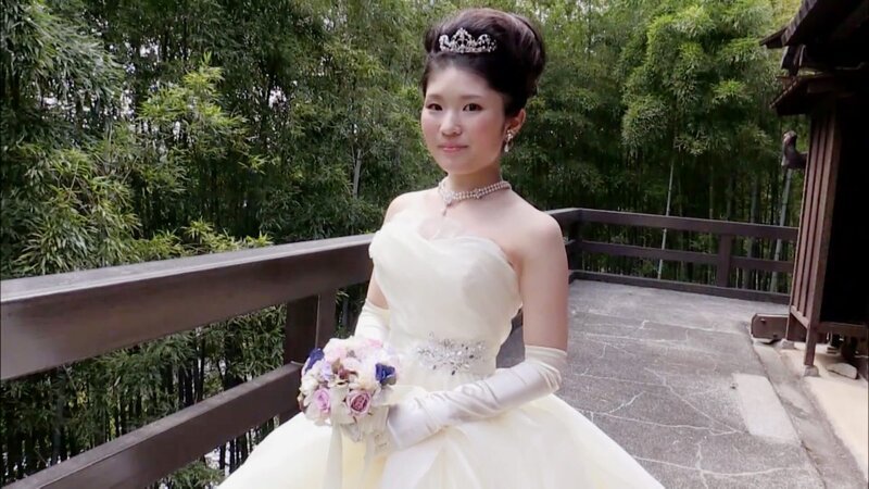 Einmal Braut sein trotz fehlendem Ehepartner: Sogenannte Solo-Hochzeiten sind in Japan gerade in Mode. – Bild: ORF 2