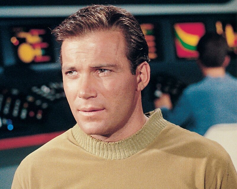 Captain Kirk (William Shatner) erlebt immer neue Abenteuer an Bord der Enterprise. – Bild: AXN Sci-fi
