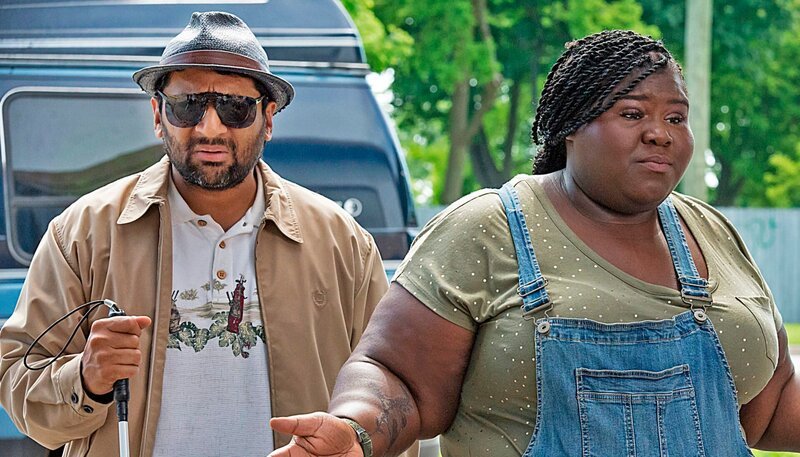 v.l.: Mo (Randi Patel) und Sam (Gabourey Sidibe) – Bild: WDR/​Pandastorm