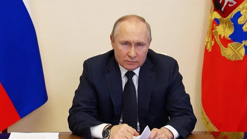 Er hat nach Beginn des Ukrainekriegs die Zensurvorschriften weiter verschärft: Wladimir Putin – Bild: SRF/​BBC Storyville/​Ronachan Films