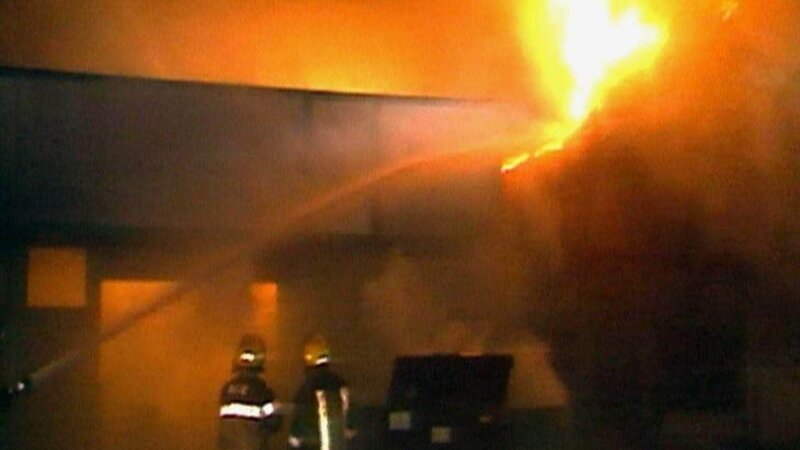 Ein Brandstifter versetzt 1992 Menschen in und um Seattle in Angst und Schrecken. – Bild: RTL