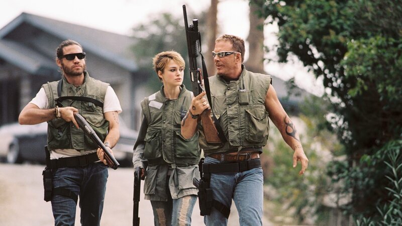 v.li.: Choco (Edgar Ramirez), Domino Harvey (Keira Knightley) und Ed Moseby (Mickey Rourke) – Bild: RTL Zwei v.li.: Choco (Edgar Ramirez), Domino Harvey (Keira Knightley) und Ed Moseby (Mickey Rourke) – Bild: RTL Zwei
