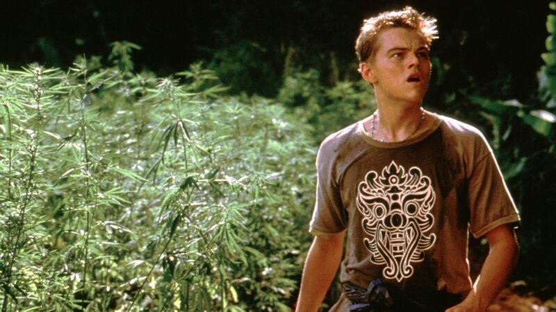 Richard (Leonardo DiCaprio) muss erkennen, dass der Schein vom Paradies trügt..Richard (Leonardo DiCaprio) muss erkennen, dass der Schein vom Paradies trĂĽgt.. – Bild: RTL Zwei Richard (Leonardo DiCaprio) muss erkennen, dass der Schein vom Paradies trügt..Richard (Leonardo DiCaprio) muss erkennen, dass der Schein vom Paradies trĂĽgt.. – Bild: RTL Zwei