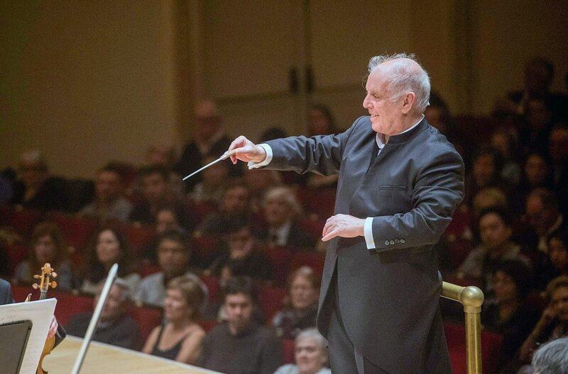 Die Staatskapelle Berlin feiert ihr 450-jähriges Jubiläum mit einem Konzert am 11. September 2020 unter der Leitung ihres auf Lebenszeit gewählten Dirigenten Daniel Barenboim. – Bild: ZDF /​ © Monika Rittershaus