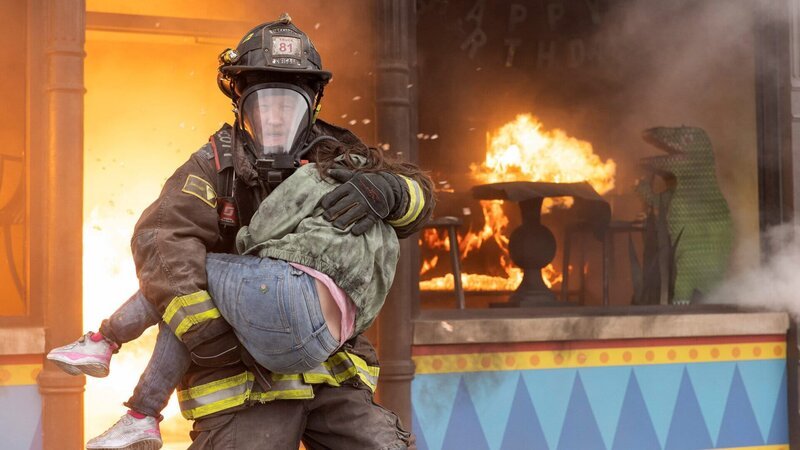 Rettung in letzter Sekunde: Christian Stolte als Mouch – Bild: SRF/​NBC Universal