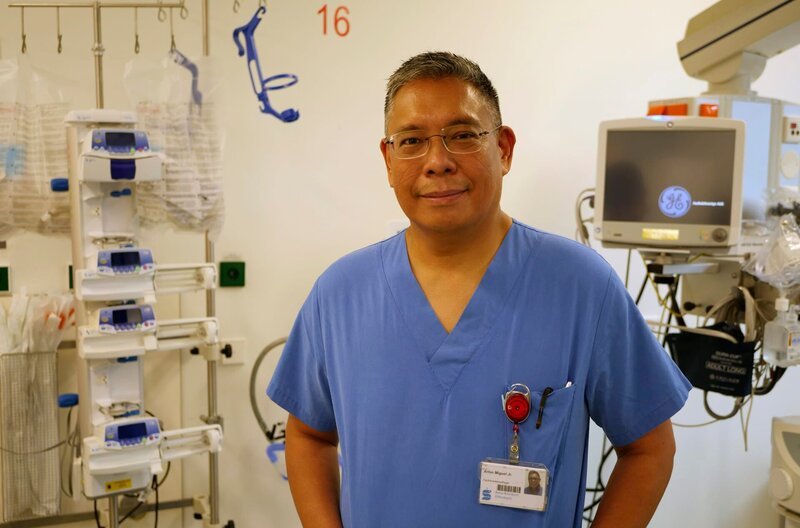 Intensivpfleger Arlon Miguel, arbeitet über 30 Jahren am Sana-Klinikum in Offenbach. – Bild: HR
