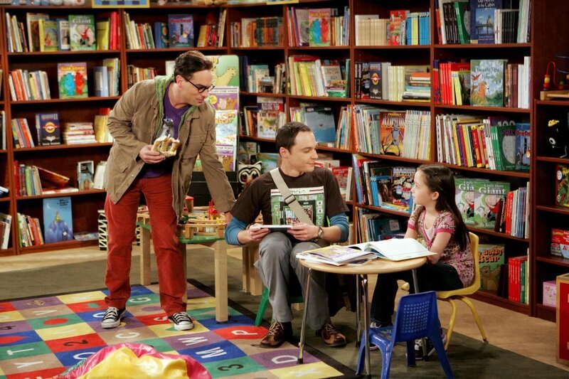 Leonard Hofstadter (Johnny Galecki, l), Sheldon Cooper (Jim Parsons, m) – Bild: Turner /​ Warner Bros. Television
