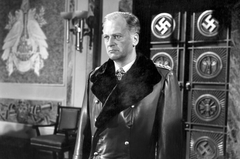 Der berühmte Fliegergeneral Harry Harras (Curd Jürgens) ist nicht nur ein weltgewandter Charmeur, sondern auch ein unverbesserlicher Spötter, der außer seiner Fliegerei nichts ernst zu nehmen scheint – -am wenigsten die braunen Machthaber im Land … … – Bild: Kineos / ARD Der berühmte Fliegergeneral Harry Harras (Curd Jürgens) ist nicht nur ein weltgewandter Charmeur, sondern auch ein unverbesserlicher Spötter, der außer seiner Fliegerei nichts ernst zu nehmen scheint – -am wenigsten die braunen Machthaber im Land … … – Bild: Kineos / ARD