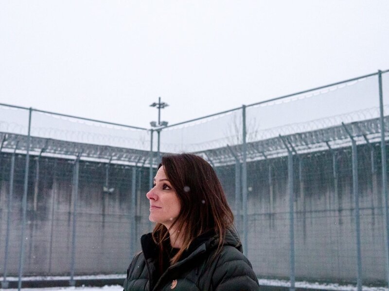 Warum werden Jugendliche kriminell? In Österreichs Gefängnissen sucht Lisa Gadenstätter nach Antworten. – Bild: ORF 1