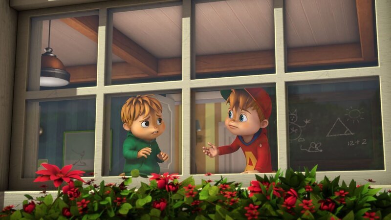 Alvin (r.) rät seinem Bruder Theodore wegzulaufen und sich zu verstecken. Ob dieser Rat gut ist? – Bild: SUPER RTL