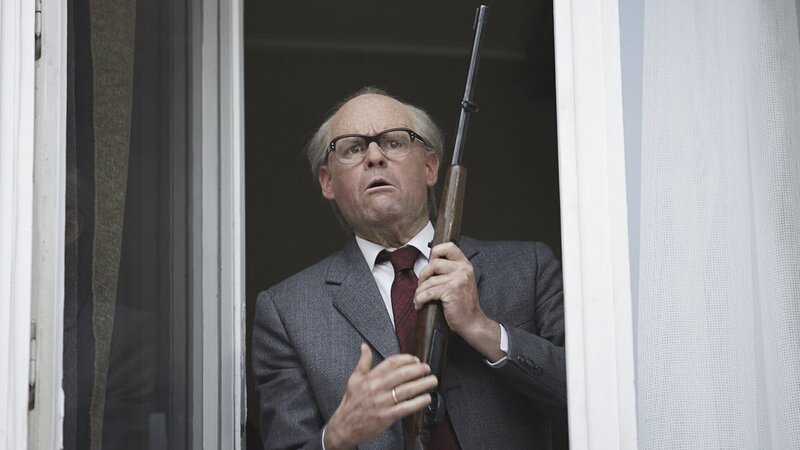 Max Giermann als Erich Honecker. – Bild: ZDF und Kristof Galgoczi Nemeth/​Kristof Galgoczi Nemeth