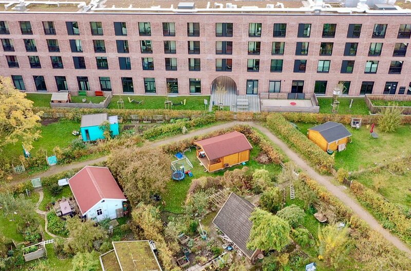 Wie hier im Pergolenviertel will die Stadt Hamburg Kleingärten verdichten, um so Platz für neue Wohnungen zu schaffen. – Bild: WDR /​ Wie hier im Pergolenviertel will die Stadt Hamburg Kleingärten verdichten, um so Platz für neue Wohnungen zu schaffen.