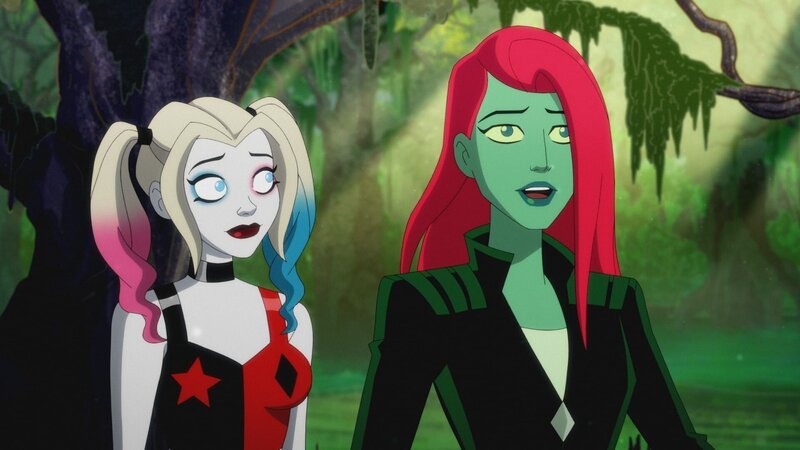 L-R: Harley Quinn und Poison Ivy – Bild: HARLEY QUINN and all related pre – existing characters and elements TM and © DC. Harley Quinn series and all related new characters and elements TM and © Warner Bros Entertainment Inc. All Rights Reserved.