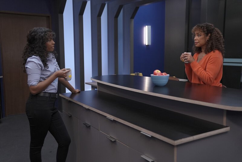 9-1-1 LONE STAR: L-R: Sierra McClain and Gina Torres in the „The New Hot Mess“ episode of 9-1-1 LONE STAR airing Tuesday, Jan 31 (8:00–9:00 PM ET/​PT) on FOX. – Bild: 2023 Fox Media LLC. CR: Kevin Estrada/​FOX.