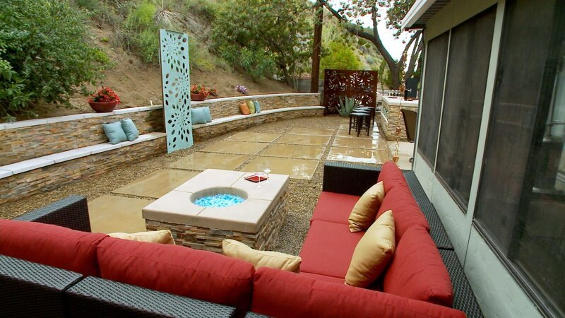 An after shot of the couch and deck space. – Bild: HGTV /​ Scripps Networks, LLC. All Rights Reserved