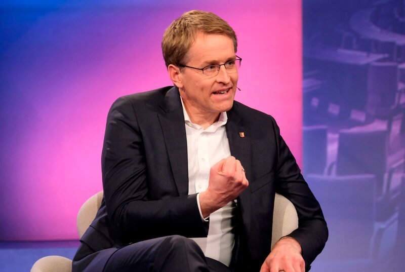 Gast bei Sandra Maischberger: Daniel Günther (CDU, Ministerpräsident Schleswig-Holstein) – Bild: WDR/​Oliver Ziebe
