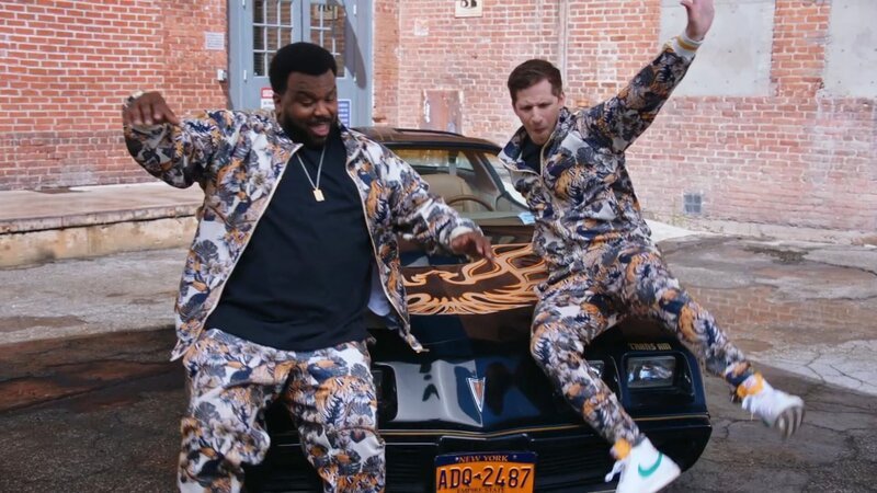BROOKLYN NINE-NINE -- „PB & J“ Episode 808 -- Pictured in this screen grab: (l-r) Craig Robinson as Doug Judy, Andy Samberg as Jake Peralta -- (Photo by: NBC) – Bild: 2021 UNIVERSAL TELEVISION LLC. All rights reserved. Lizenzbild frei