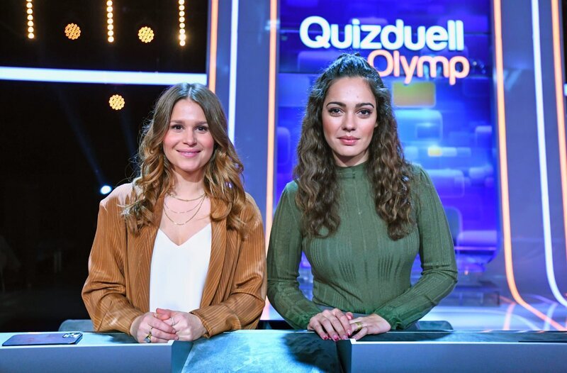 Die Kandidatinnen des Teams „Film“: Cristina do Rego (l.) und Nilam Farooq (r.), beide Schauspielerinnen. – Bild: ARD/​Uwe Ernst