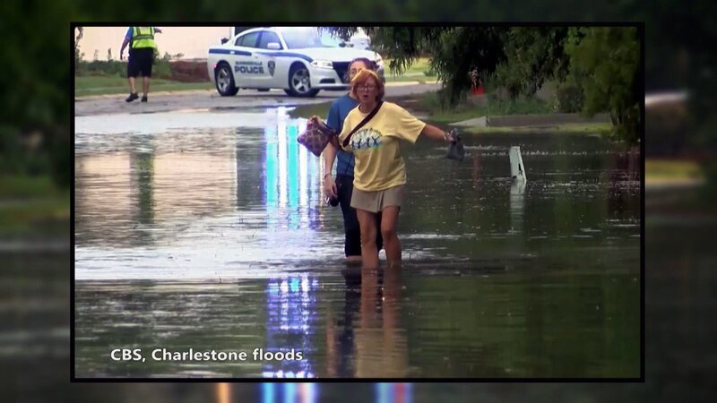 Die Stadt Charleston im Südosten der USA hat die Öl- und Gasindustrie auf Wiedergutmachung verklagt, da die Verwaltung davon ausgeht, dass diese verantwortlich ist für die Zunahme an Überschwemmungen in der Stadt. – Bild: ZDF und ORF/Journeyman. Die Stadt Charleston im Südosten der USA hat die Öl- und Gasindustrie auf Wiedergutmachung verklagt, da die Verwaltung davon ausgeht, dass diese verantwortlich ist für die Zunahme an Überschwemmungen in der Stadt. – Bild: ZDF und ORF/Journeyman.