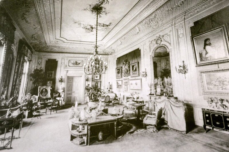 Originaleinrichtung der Kaiserappartements im Jahr 1899. – Bild: ORF/​Clever Contents/​Philipp Maiwald
