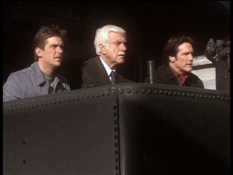 Jesse (Charlie Sclatter, l.), Mark (Dick Van Dyke, M.) und Steve (Barry Van Dyke, r.) stellen den Erpressern eine verlockende Falle … – Bild: Viacom Lizenzbild frei