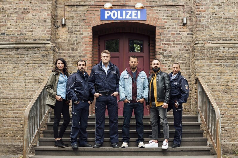 (v.l.n.r.) Sandra Fromme; Can Yildiz; Michael Smolik; Vincent Berger; Bora Aksu; Hannah Heldt – Bild: SAT.1 /​ Willi Weber Eigenproduktionsbild frei