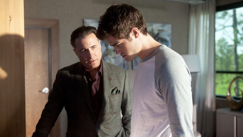 Dr. Miles Edwards (Andy Garcia, li.) und Max (Ben Winchell)Dr. Miles Edwards (Andy Garcia, li.) und Max (Ben Winchell) – Bild: RTL Zwei Dr. Miles Edwards (Andy Garcia, li.) und Max (Ben Winchell)Dr. Miles Edwards (Andy Garcia, li.) und Max (Ben Winchell) – Bild: RTL Zwei