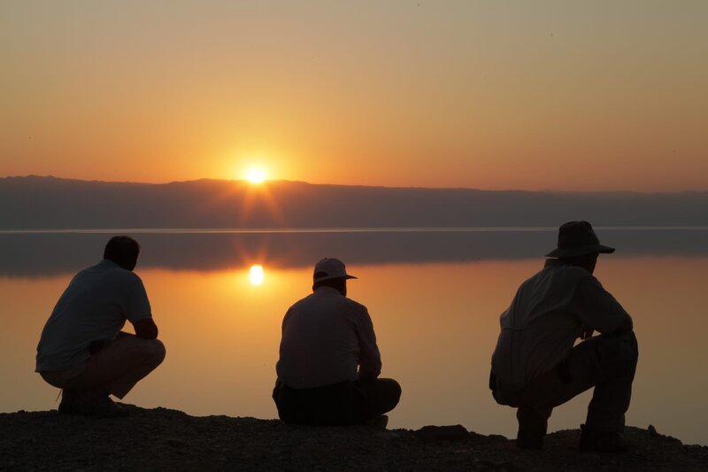 Dead Sea, Jordan – Steven Collins (Main Contributor), David Mantzberger (Contributor) and Dr Bilal Khrisat (Contriutor) at Dead Sea at sunset. – Bild: WAGtv