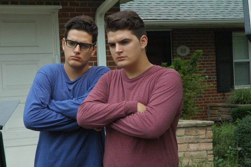 The teenage Gann twins. – Bild: Discovery Communications, LLC. Lizenzbild frei