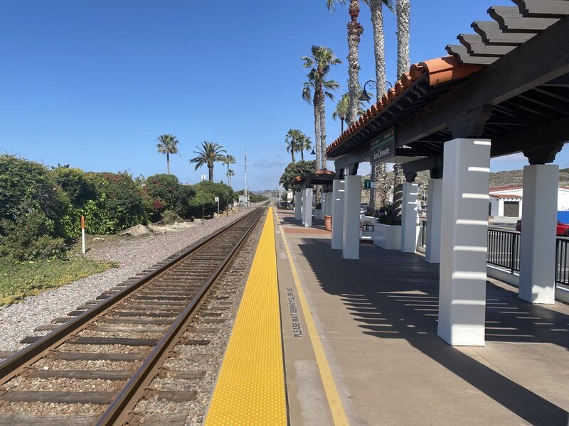 Bahnhof von San Clemente +++ – Bild: RTL /​ BritSpark Films /​ Kalifornien