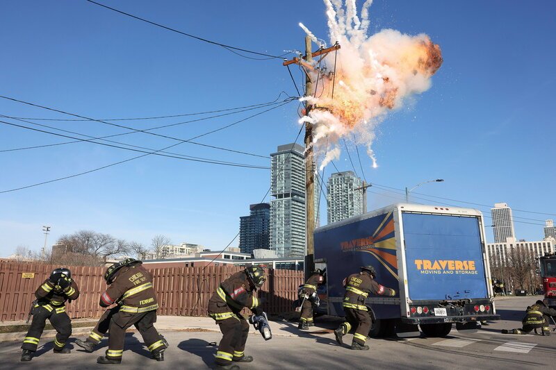 Chicago Fire Staffel 10 Folge 11 Explosion SRF/​2021 NBC Universal – Bild: SRF2
