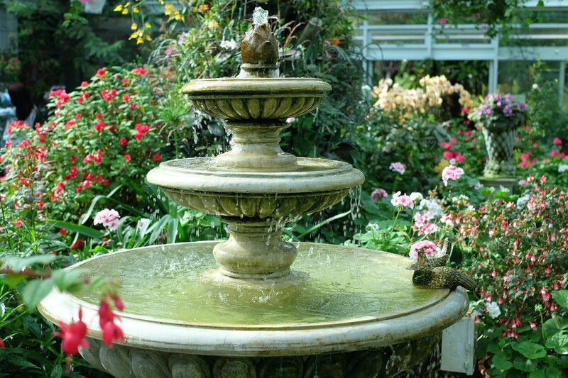 Fountain in the garden. – Bild: Shutterstock /​ Shutterstock /​ Copyright (c) 2017 SUPANSA PORATA/​Shutterstock. No use without permission.
