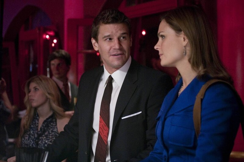 Booth (David Boreanaz, l.); Dr. Brennan (Emily Deschanel, r.) – Bild: 2008–2009 Fox and its related entities. All rights reserved. Lizenzbild frei