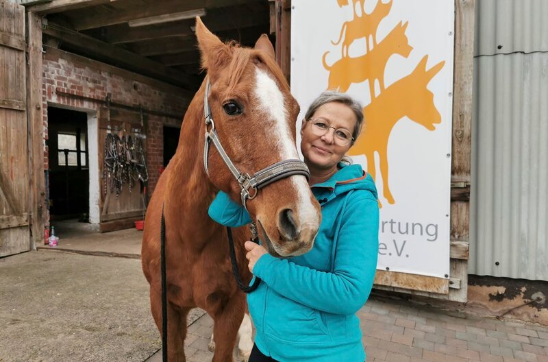 Tierretterin Silke Gramatzki-Wieczorek. – Bild: HR