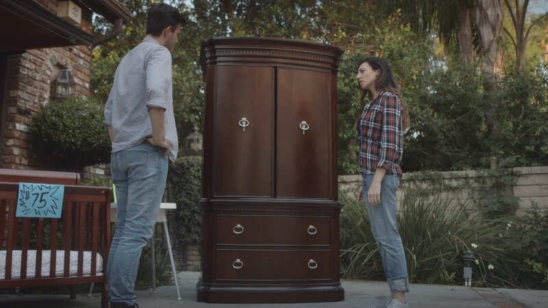 Jenny and Hal debate if they should purchase the antique wardrobe for her new house. – Bild: Destination America /​ Discovery Communications