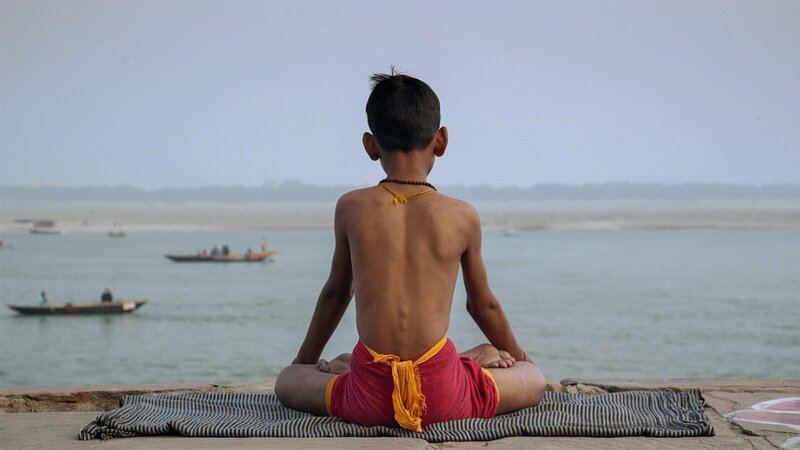 Sternstunde Religion Was uns heilig ist – Die Erfahrung der Weisheit Junge in Indien – Bild: SRF/​Cameralucida