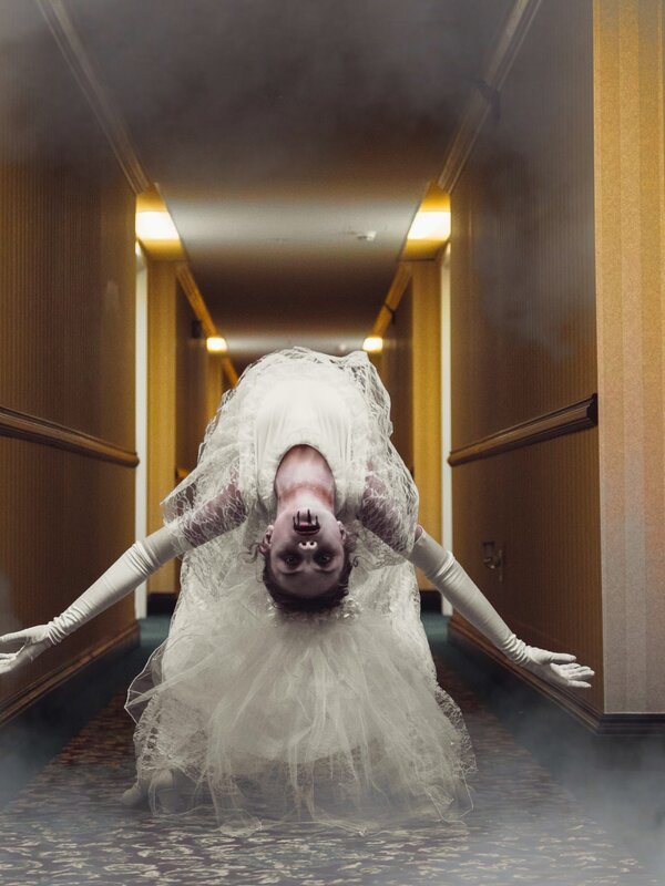 Geist einer Frau auf dem Hotelflur. – Bild: RAKESH SIDANA /​ Blue Ant Media. /​ Blue Ant Media. /​ Blue Ant Media.