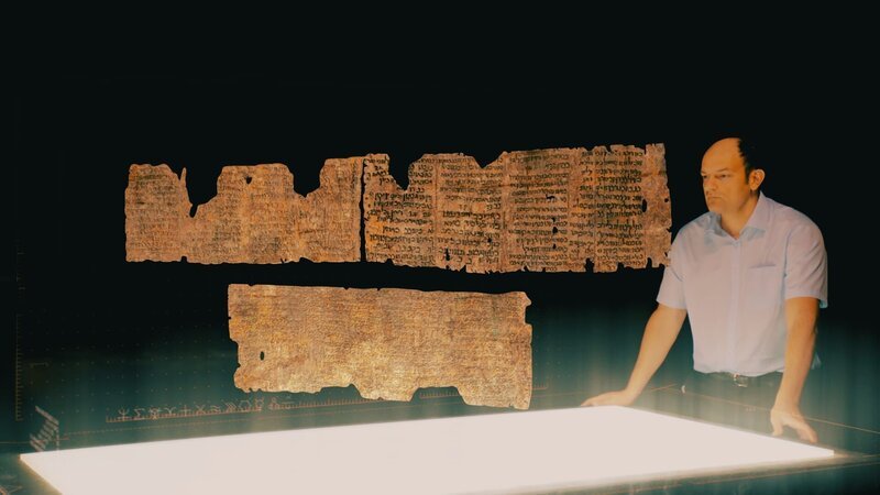 Die 2.000 Jahre alten Schriftrollen vom Toten Meer sind für Archäologen eine Sensation. Sie enthalten einige der ältesten Texte der Hebräischen Bibel. – Bild: N24 Doku