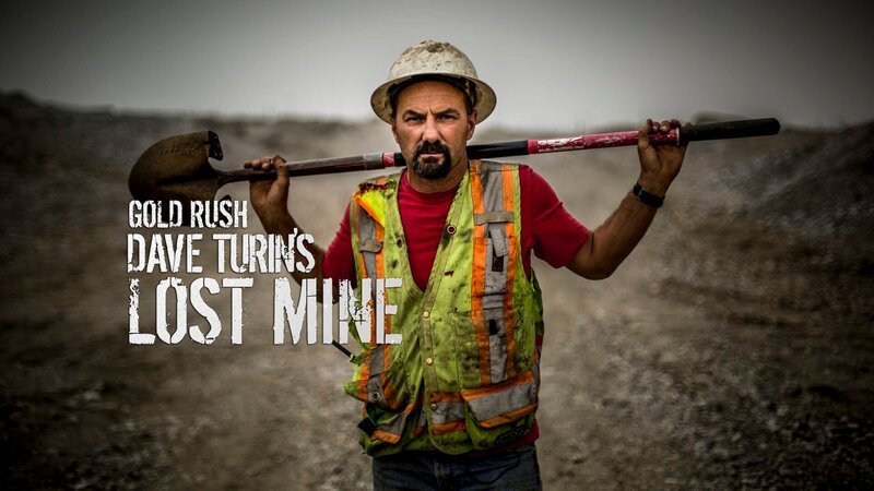 Dave Turin holding a shovel over his shoulders. – Bild: Discovery Communications