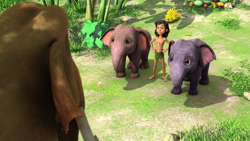 Hathi (v.), der Chef der Elefanten, beauftragt Mogli (m.) und seine Elefantenkinder Appu (l.) und Hita (r.), eine schöne reife Mango im Dschungel zu suchen und mitzubringen. – Bild: ZDF und (c) DQ Entertainment